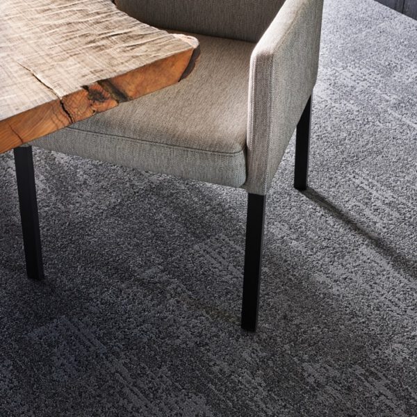 IVC CARPET TILES C243 IMPERFECTION GRIT 569, doos 4m2, 100x25cm, 8,6mm dik - Afbeelding 3