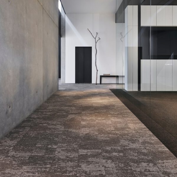 IVC CARPET TILES C243 IMPERFECTION GRIT 838, doos 4m2, 100x25cm, 8,6mm dik - Afbeelding 4