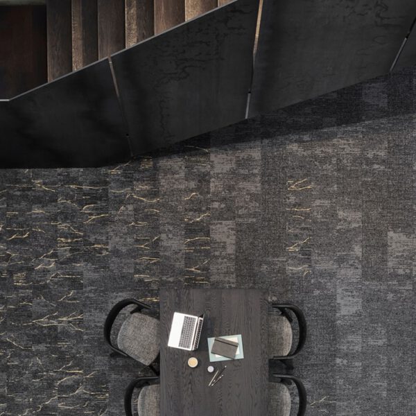 IVC CARPET TILES C243 IMPERFECTION GRIT 959, doos 4m2, 100x25cm, 8,6mm dik - Afbeelding 4