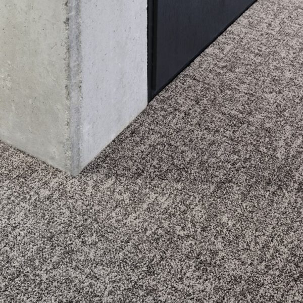 IVC CARPET TILES C243 IMPERFECTION GRIT 969, doos 4m2, 100x25cm, 8,6mm dik - Afbeelding 3