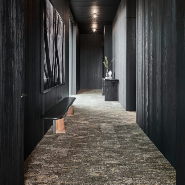 IVC CARPET TILES C245 IMPERFECTION RUPTURE 685, doos 4m2, 100x25cm, 8,7mm dik - Afbeelding 4