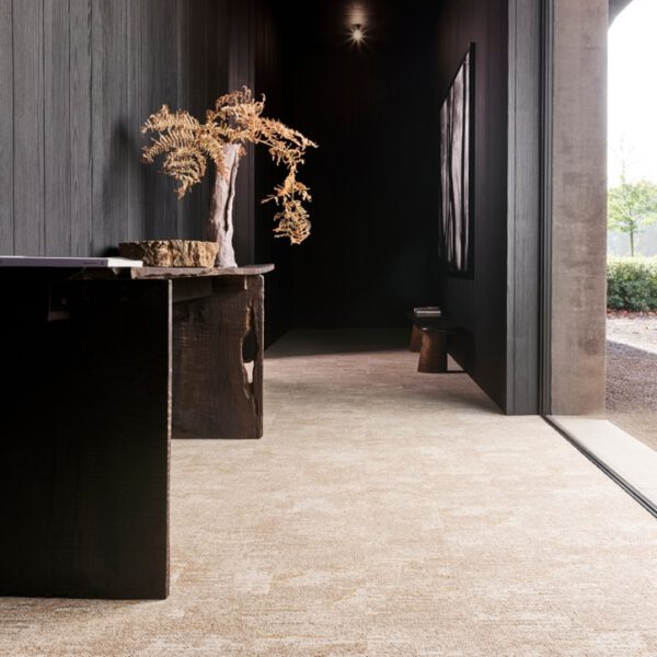 IVC CARPET TILES C245 IMPERFECTION RUPTURE 751, doos 4m2, 100x25cm, 8,7mm dik - Afbeelding 4