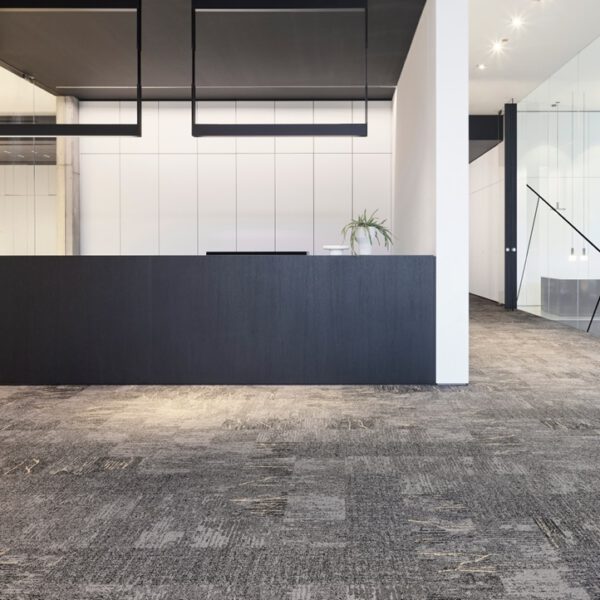 IVC CARPET TILES C245 IMPERFECTION RUPTURE 969, doos 4m2, 100x25cm, 8,7mm dik - Afbeelding 3
