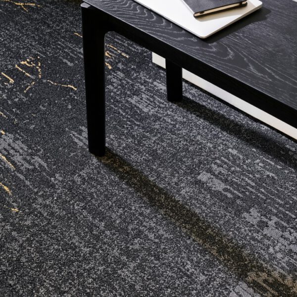 IVC CARPET TILES C245 IMPERFECTION RUPTURE 989, doos 4m2, 100x25cm, 8,7mm dik - Afbeelding 3